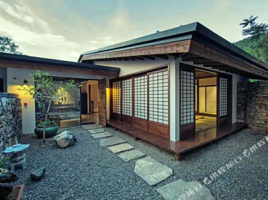 拔槊泉廓庐民宿