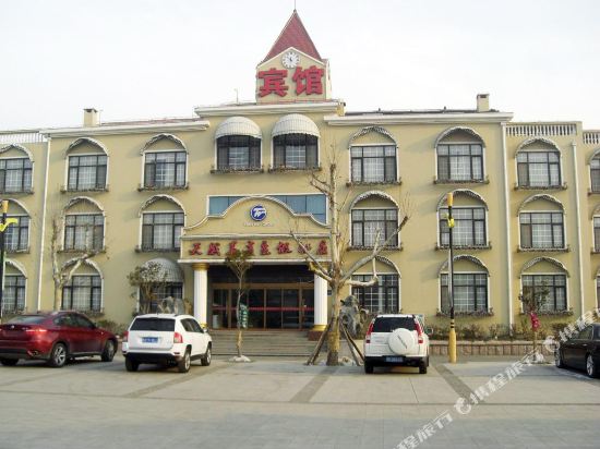 天威华青度假酒店(青岛跨海大桥海尔店)