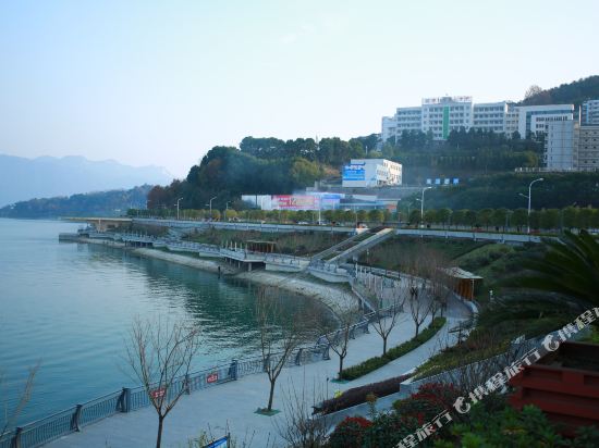 秭归众福江景酒店