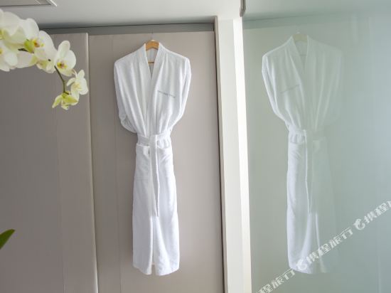 King Evelthon Beach Hotel & Resort Room Type - Superior Room with Land View King Evelthon Beach Hotel & Resort Room Type - Superior Room with Land View