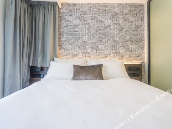 Kith Hotel Darling Harbour Room Type - Standard Queen Room