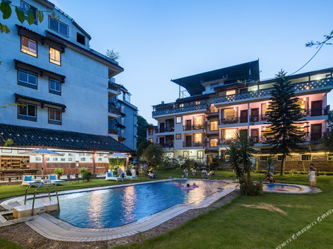 Snow Lion Riverside Resort