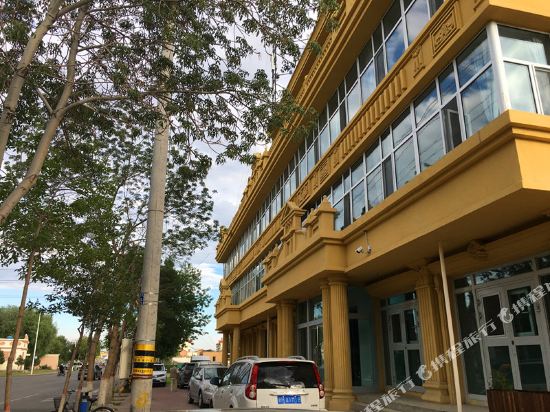 布尔津津东酒店