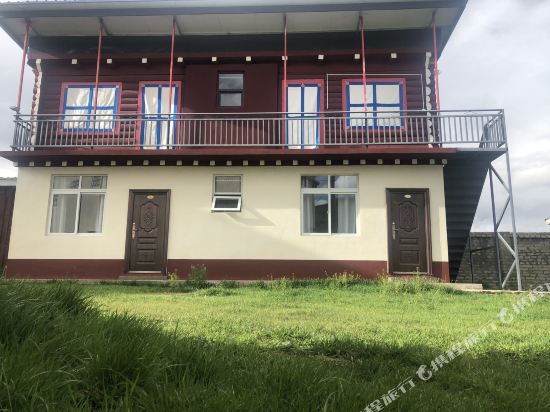 色达小红房民宿