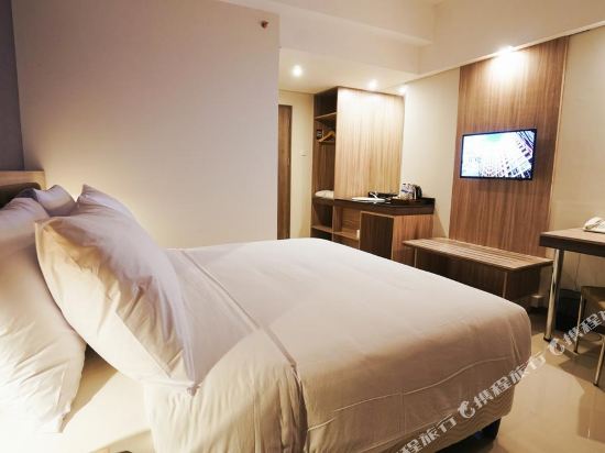 My Tower Hotel Surabaya Room Type - Junior Suite King Room