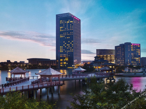 梅江中心皇冠假日酒店(天津梅江会展国展中心店)主图