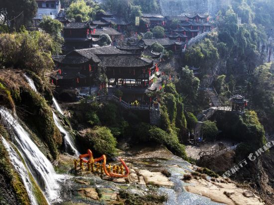 芙蓉镇土王行宫瀑布客栈