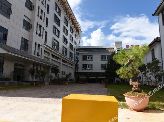 鹤庆水阁凉亭大酒店