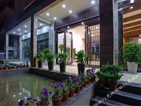 张家界锦上主题酒店