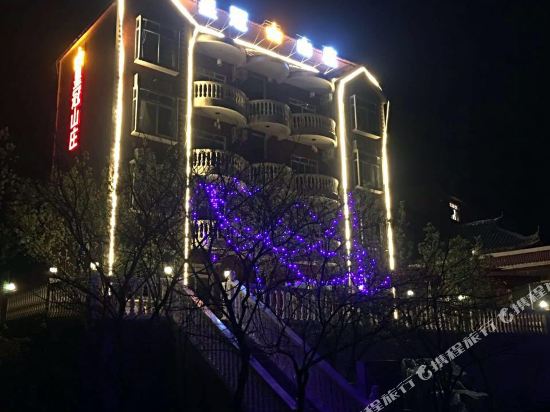 雷波马湖皇冠山庄