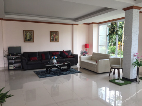 Grand Travelodge Hotel