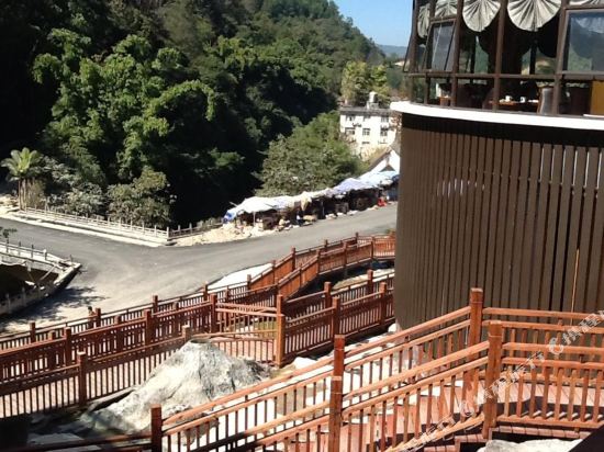 龙陵奇水源楼酒店