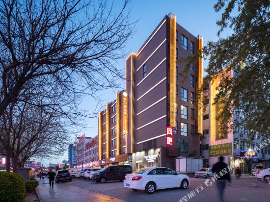 悦为漫酒店(保定火车站裕华西路店)