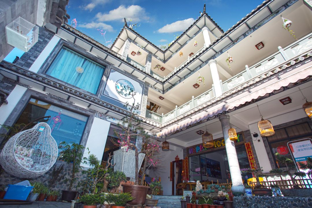 Birds and Flowers Inn (Dali Ancient City Sanyue Street)