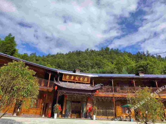 建始花坪镇聚丰园山庄