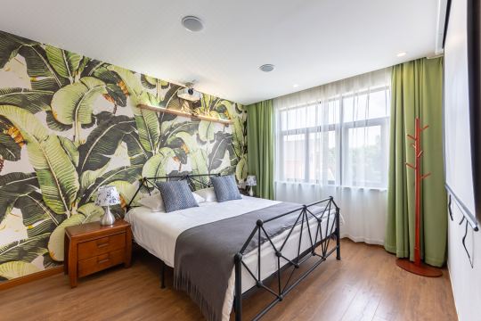 The ring hotel