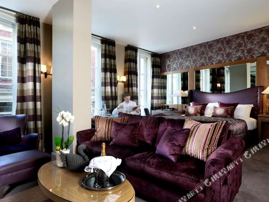 Macdonald Windsor Hotel Room Type - Deluxe Suite