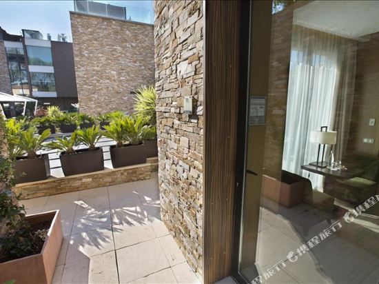 Hostellerie La Farandole Room Type - Suite with Pool View