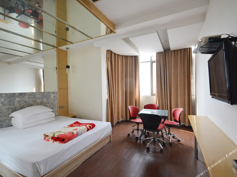 仪征7+1时尚假日旅店