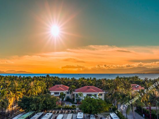 三亚湾银苑临海主题酒店