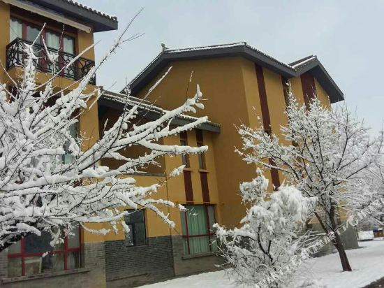 互助彩虹部落温泉度假酒店