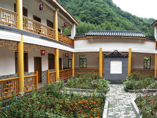 神农架桃花谷依林居客栈