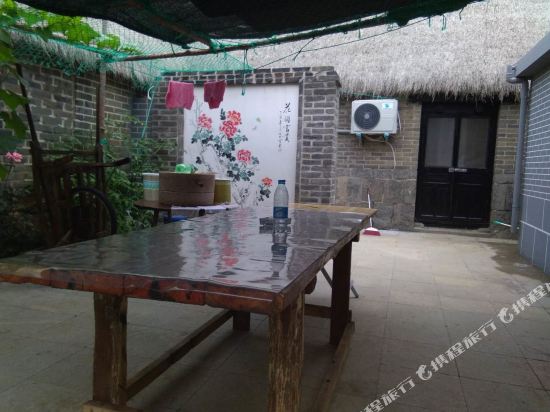 威海东楮岛村度假海草房渔家乐