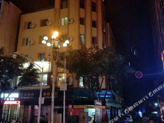 蓬安星期天假日酒店