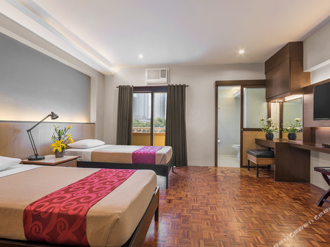 特洛皮卡纳套房酒店