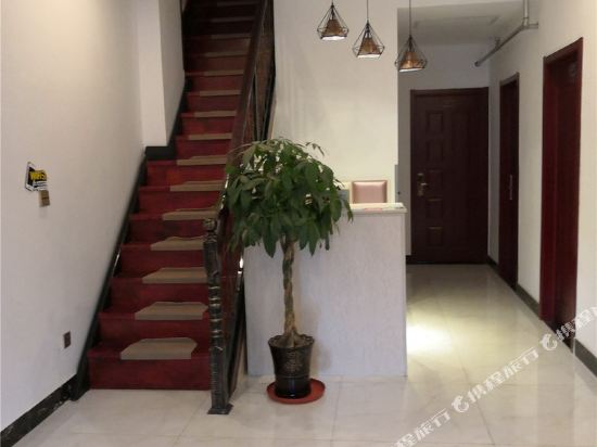 蓬莱浦月红民宿(2号店)