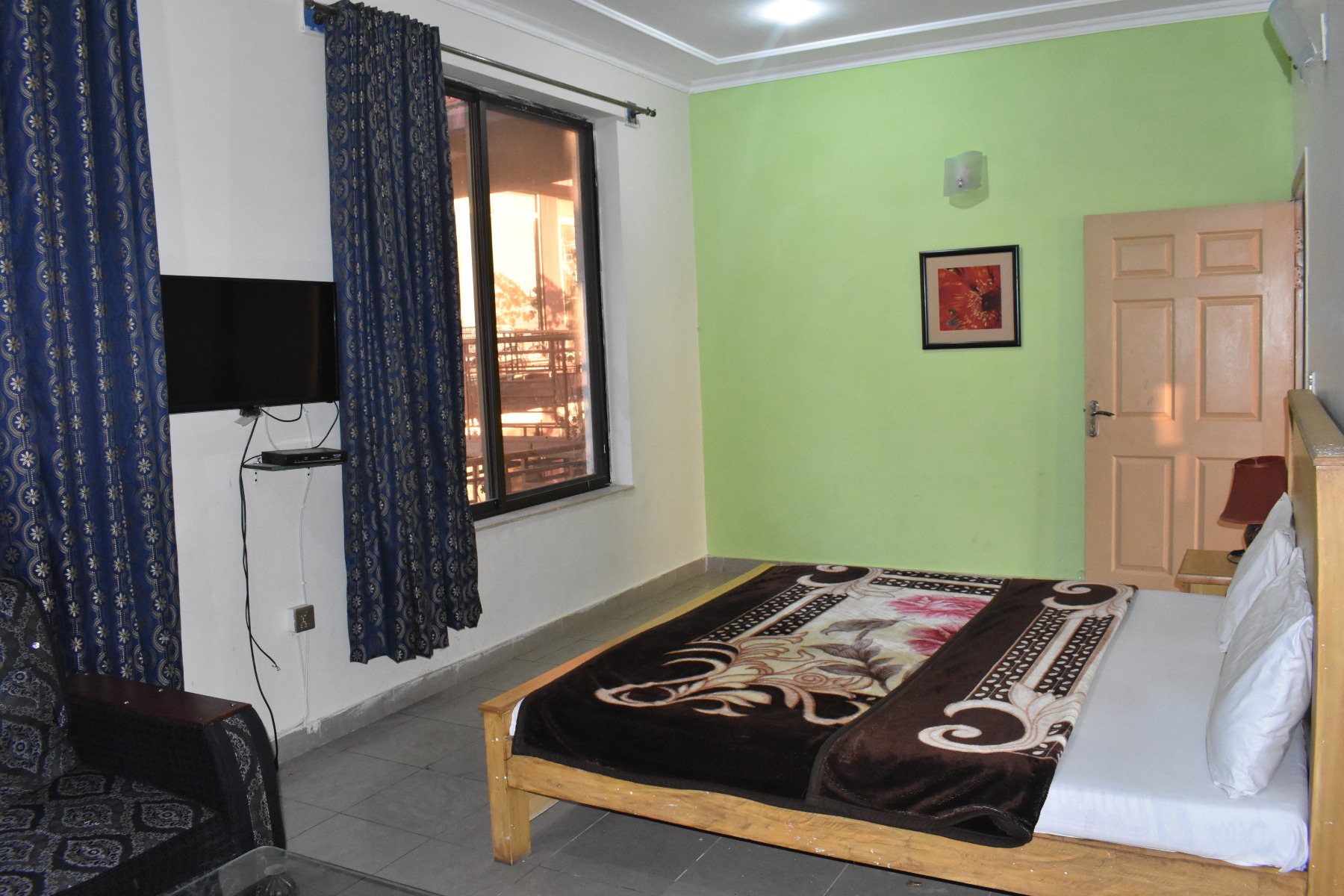 Hotel Falcon Inn-官方