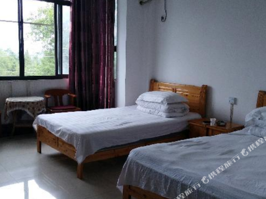 雅安君满门旅馆