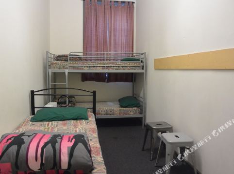 Elizabeth Hostel Room Type - Triple Room with Shared Bathroom