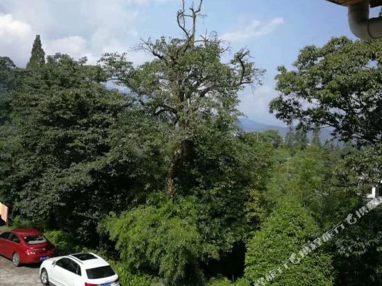 峨眉山龙怡山庄