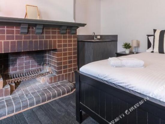 Royal Hotel Ryde Room Type - Queen Room with Shared Bathroom