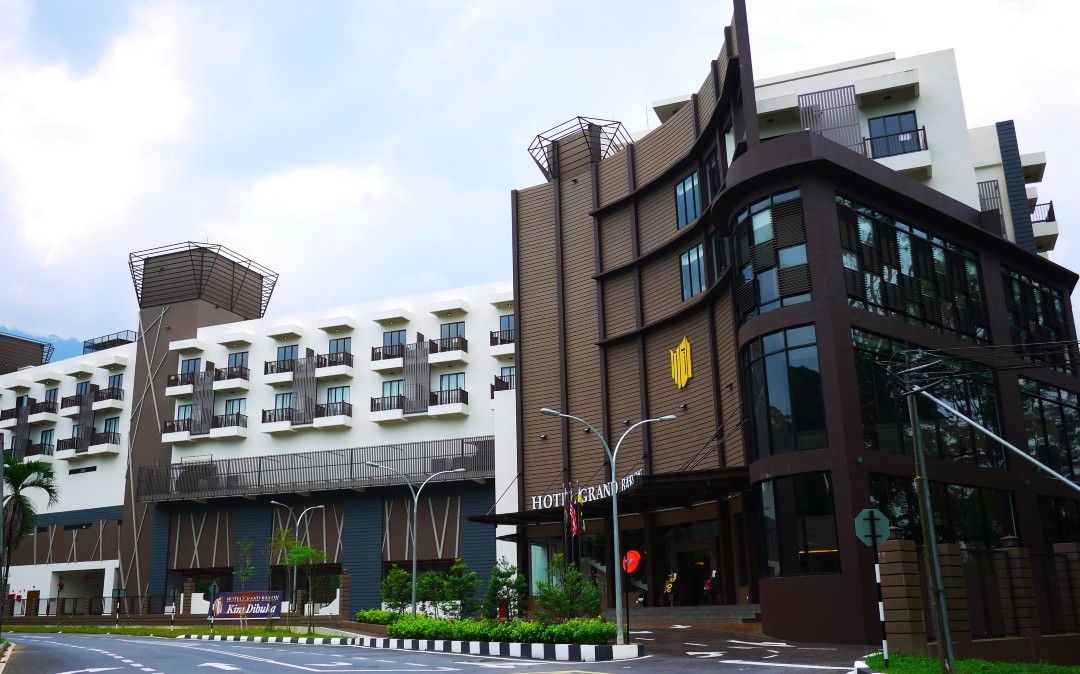 拜伦大酒店-官方