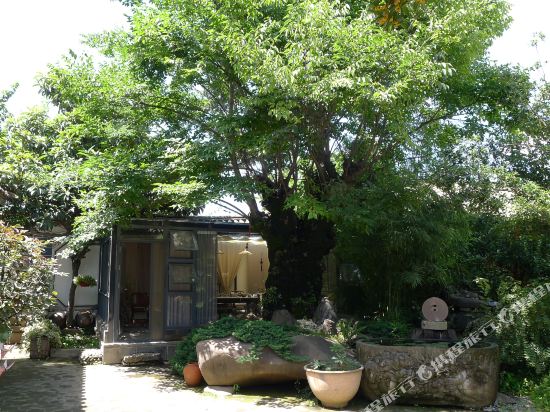 鹤庆出山小住客栈