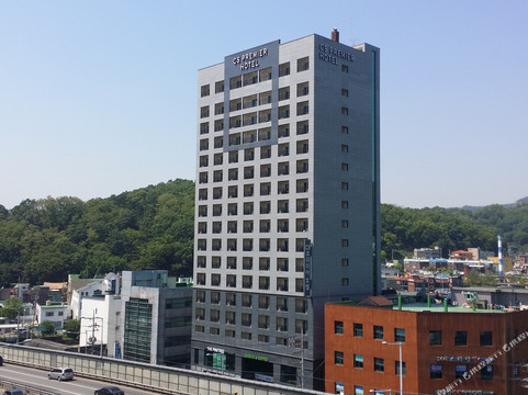 CS Premier Hotel