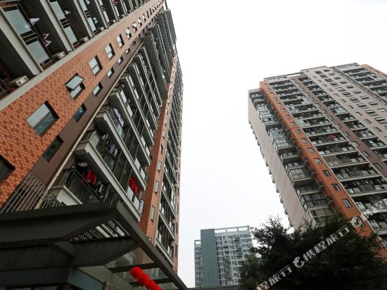 重庆蓝图酒店式公寓（江北机场回兴轻轨站店）