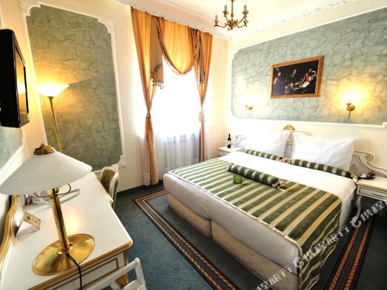 Queen's Astoria Design Hotel Room Type - Standard Double or Twin Room Queen's Astoria Design Hotel Room Type - Standard Double or Twin Room