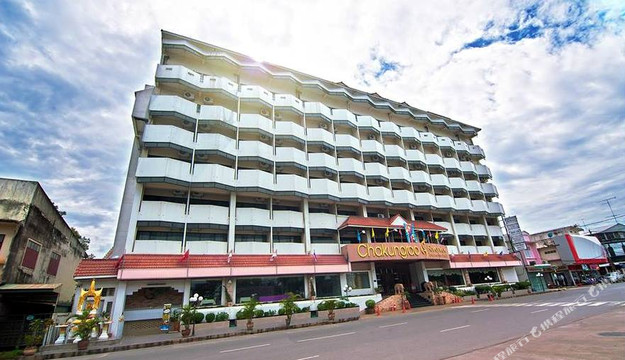 查坤格劳江景酒店