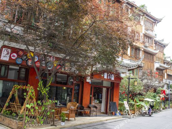 都江堰三缺一青年旅舍