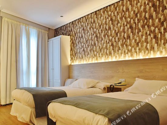Hospedium Hotel La Marina Costa da Morte Room Type - Triple Room