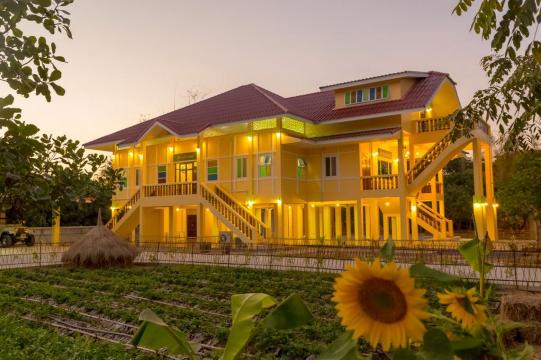 Ban Phraya Lanna Rimnam-官方