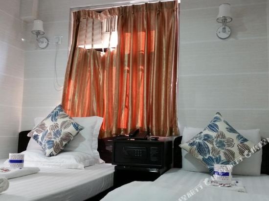 Sydney Hostel Room Type - Standard Triple Room Sydney Hostel Room Type - Standard Triple Room