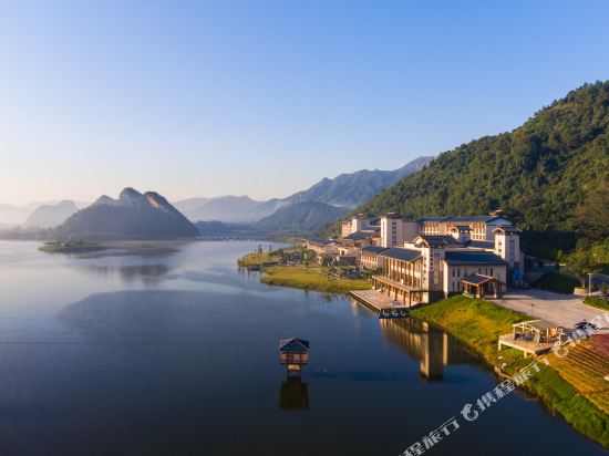 英德宝晶宫天鹅湖温泉酒店