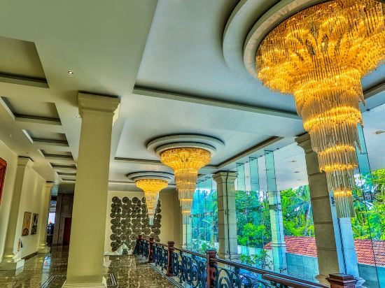 Grandeeza Luxury Hotel