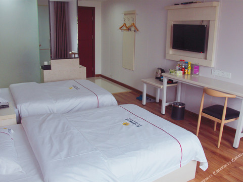 亚丁酒店（宜城襄沙大道店）