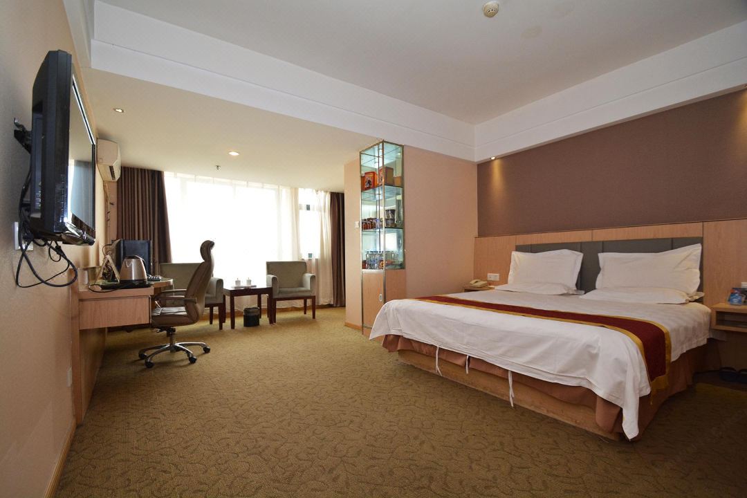 Yiding Business Hotel (Yuxi Building Expo Center Subway Station Branch)