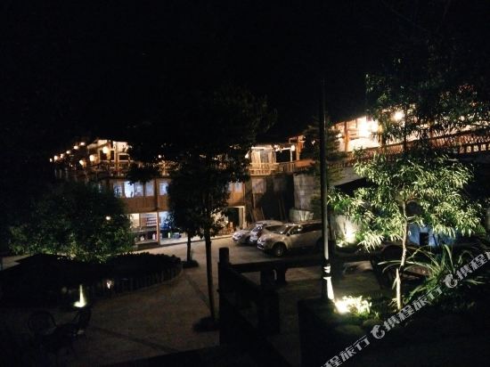 峨眉山峨圣山庄